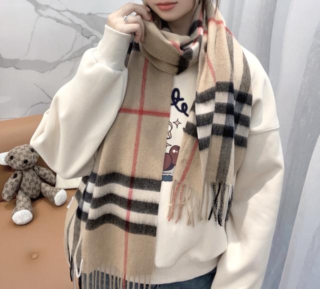 BURBERRY Scarf-231